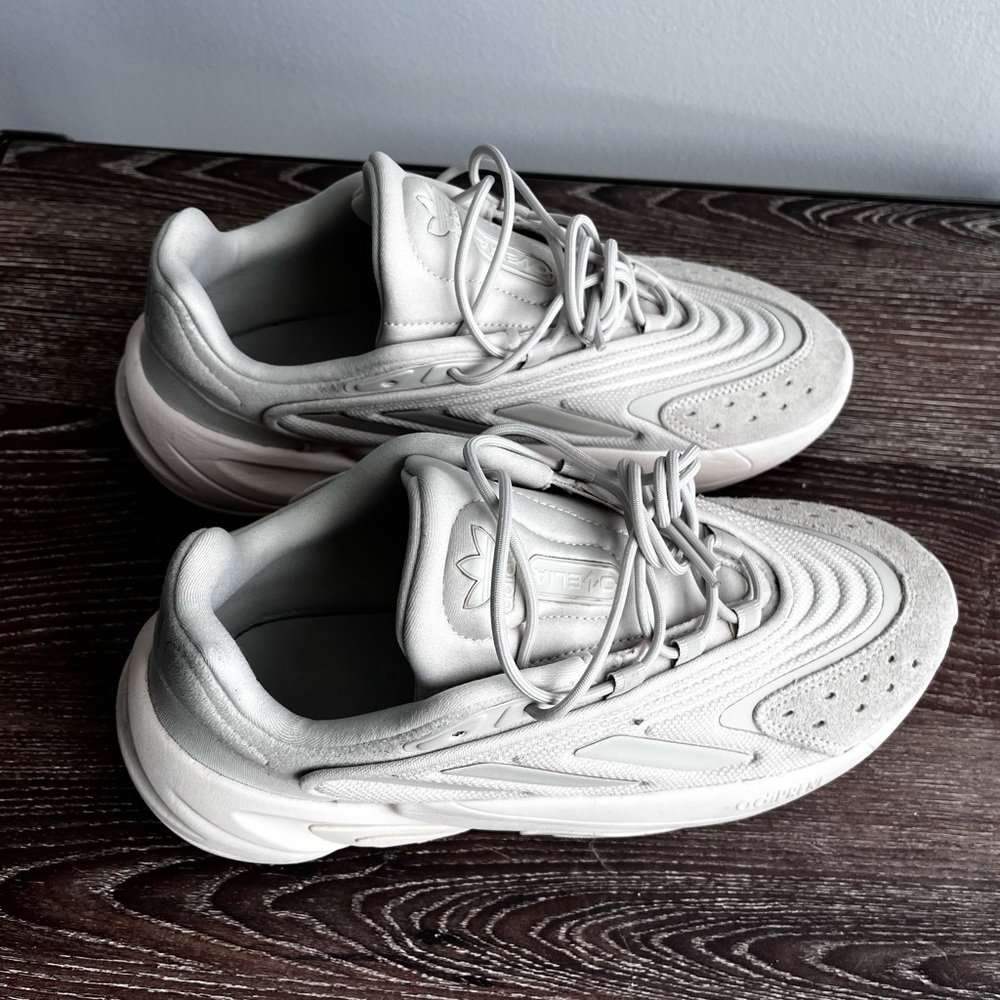 Adidas Ozelia sneakers!